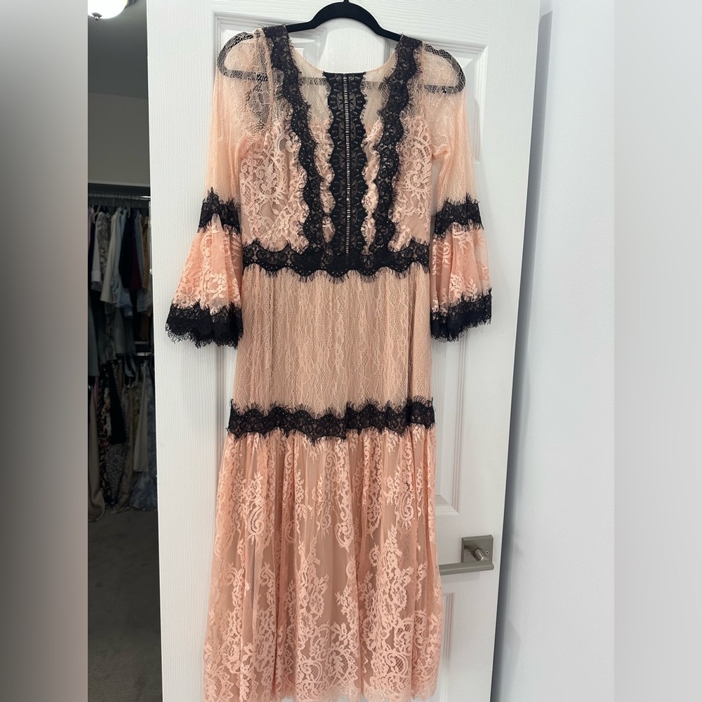 Marchesa Notte Lace Midi Dress Peach Blush w/ Black Trim Size XS– Worn Once